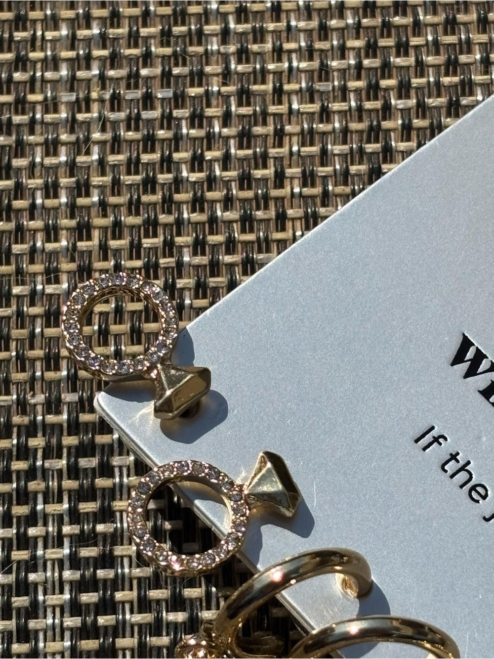 Price is for 1 pair of 3. Earrings. Specify which 1 u want or we will send any. - Picture 5 of 8
